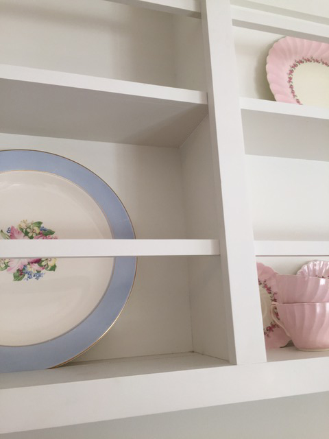 plate cabinet